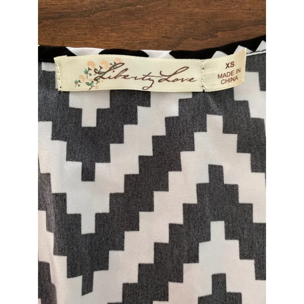 Liberty Love Black White Chevron Blouse Women's XS - Picture 6 of 7